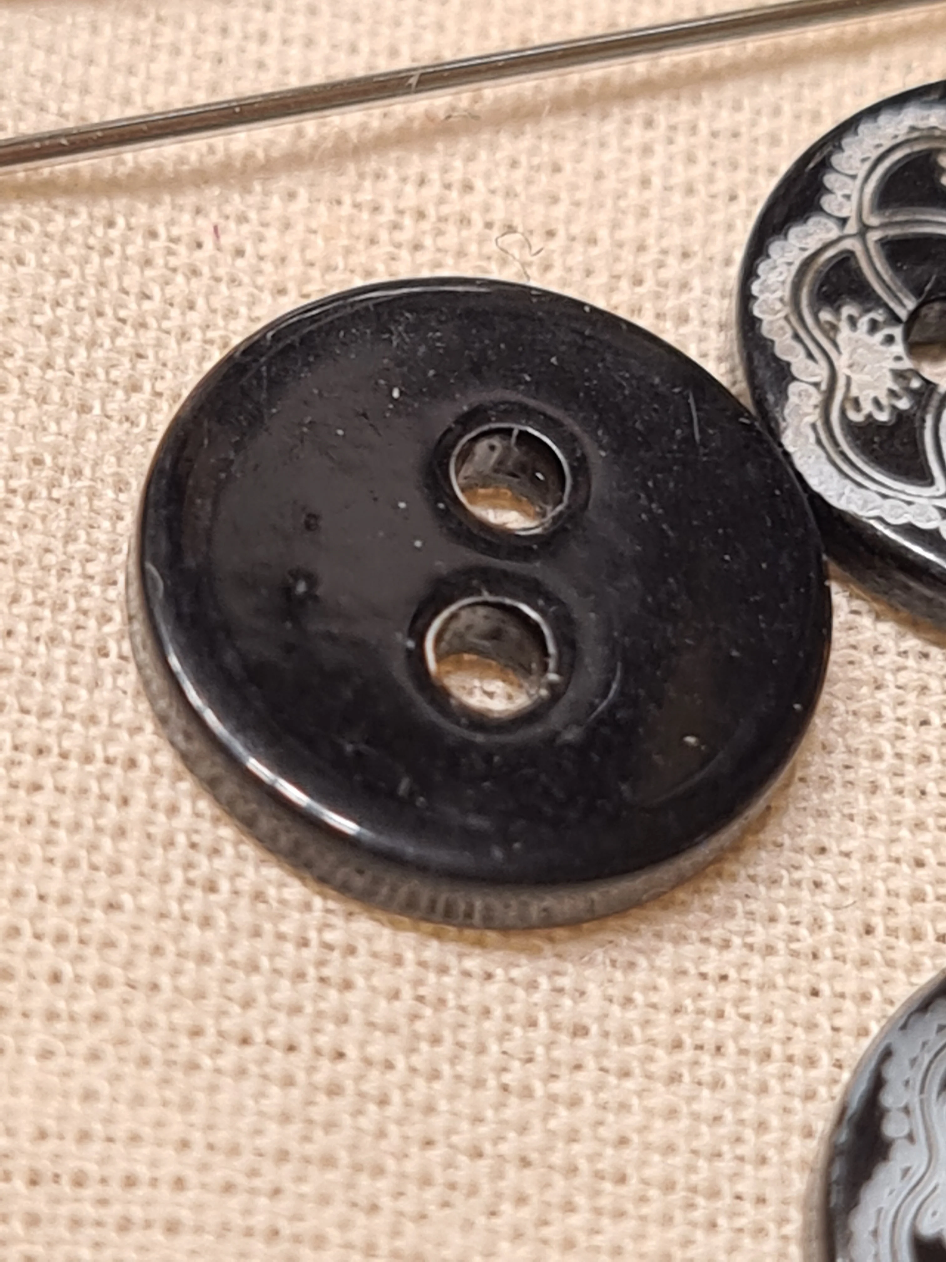 Boutons nacre noir à motif 12mm (prix à la pièce) - Image 4